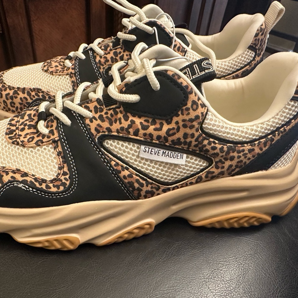 Steve Madden Black and Tan Chunky Athletic Shoes